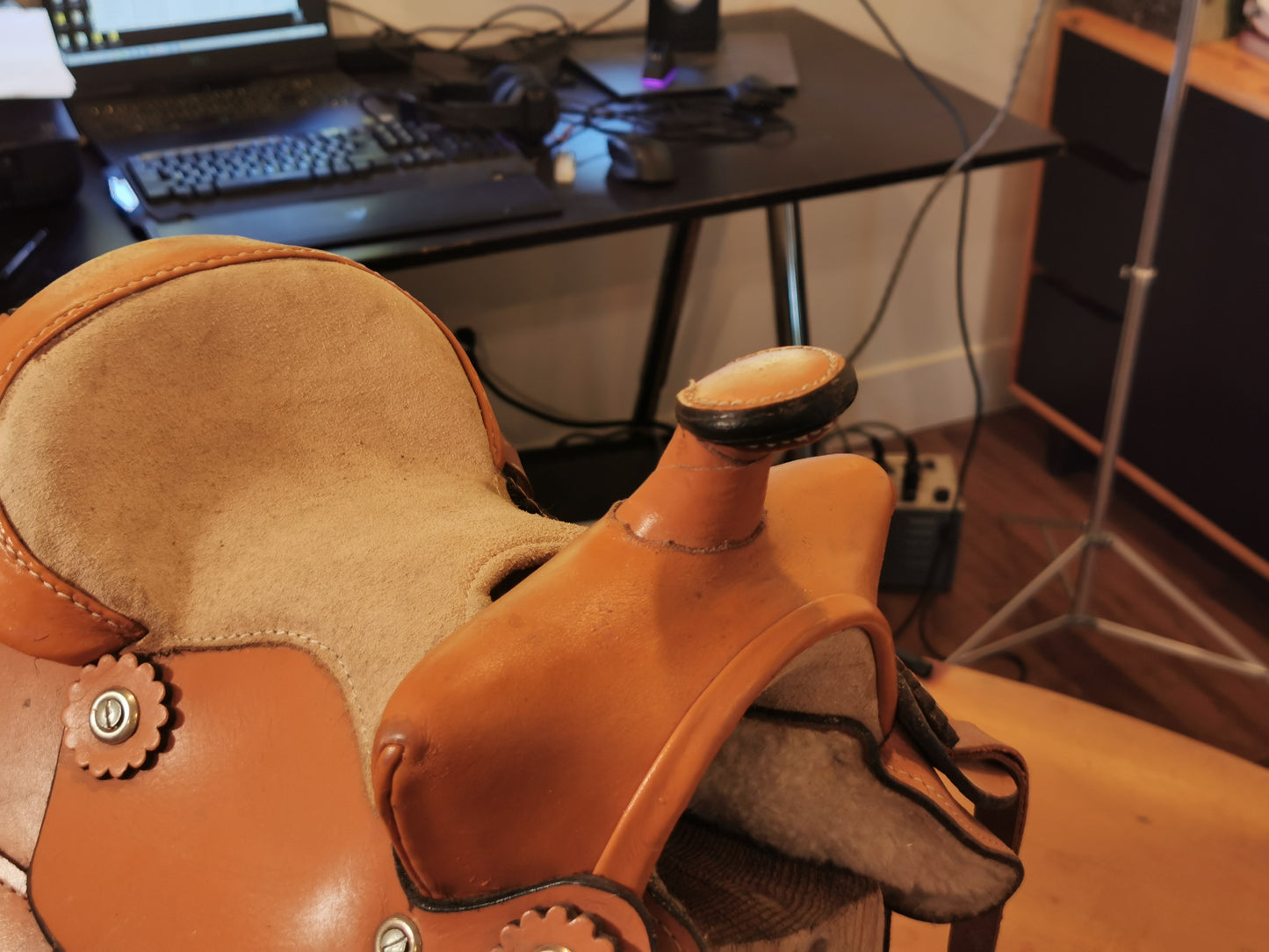 SAMPLE SALE - Buy 1 pc - 8" Leather Western Show Saddle for Ponies & Minis